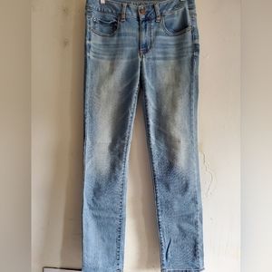 American Eagle Straight  super stretch size 6 regular.